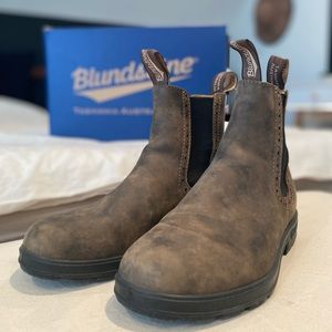 BLUNDSTONES
